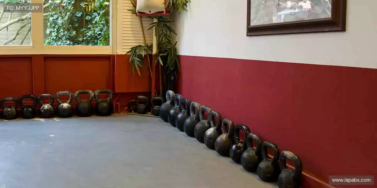 🚴 运动不止，探索无限可能，从一双专业跑鞋开始！👟